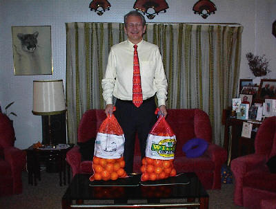 Larry and 25kgs (55lbs) of oranges. "Becuase I don't want to carry this around for the rest of my life!" (Click for larrger picture).
